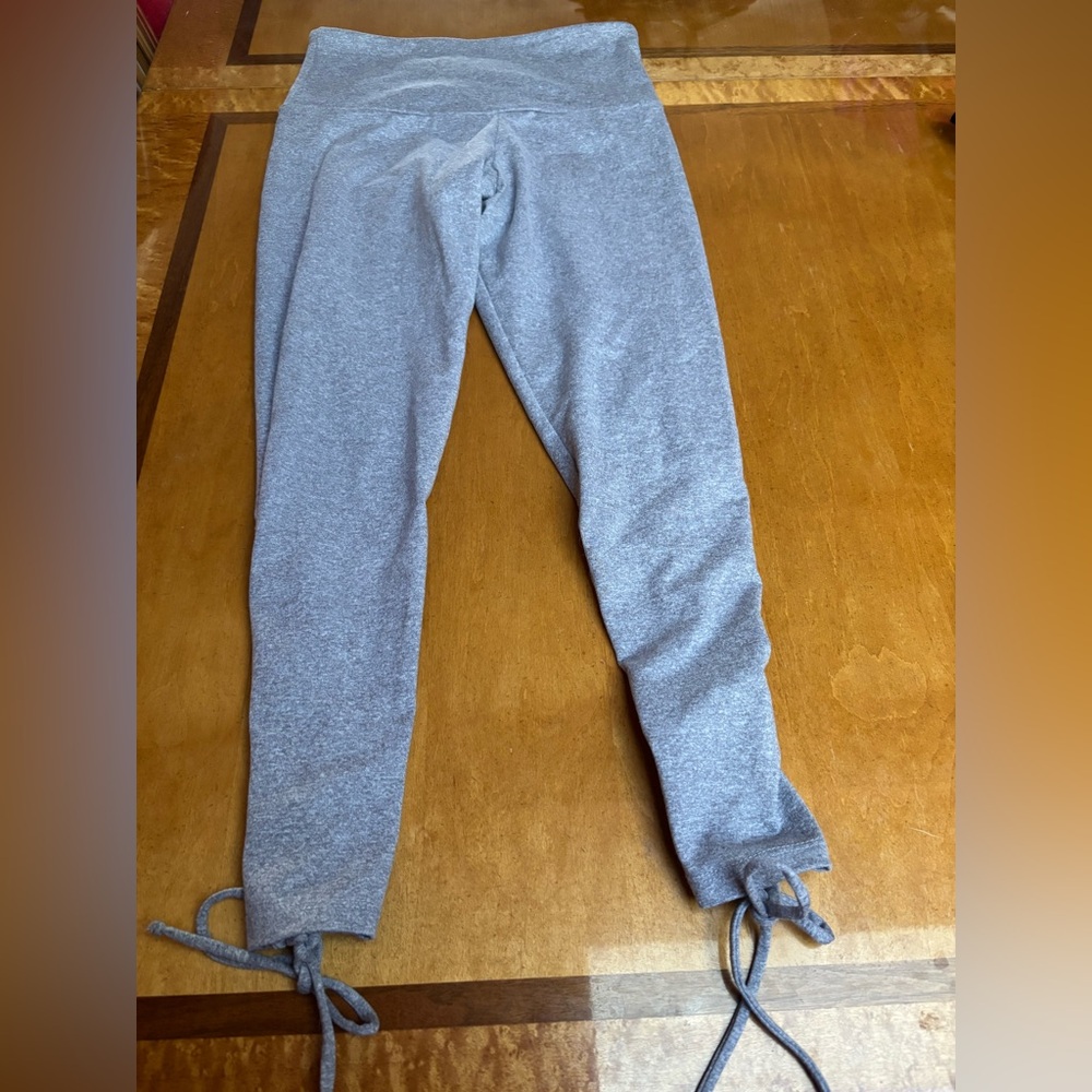 Onzie Gray Ankle Cropped Pants with Adjustable Ankle